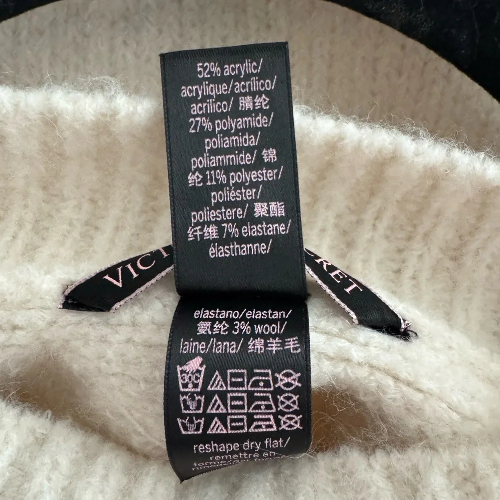 Victoria secret sweater - Picture 4 of 4